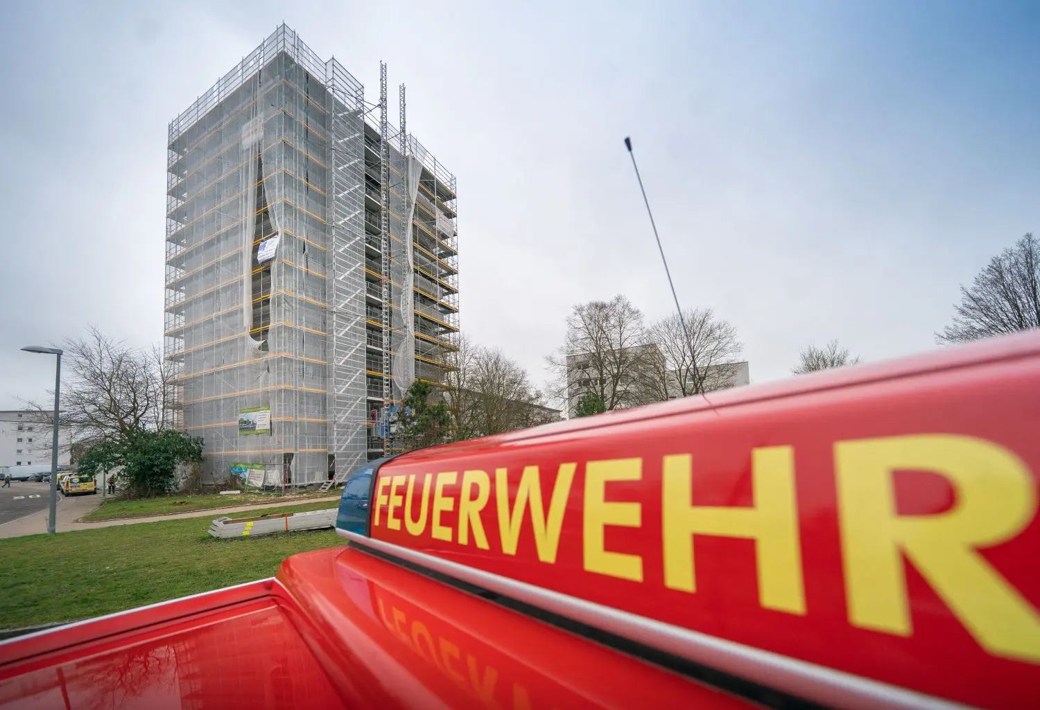 Das zehnstöckige Wohnhaus im Erenäcker in Wiblingen: Die Bewohner können nicht zurück.
