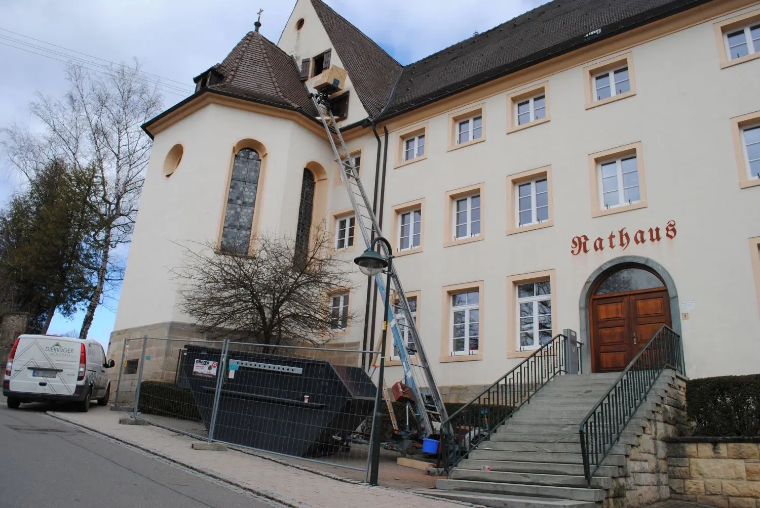 Kürzlich wurden in der Rangendinger Klosterkirche Dachziegel geborgen.