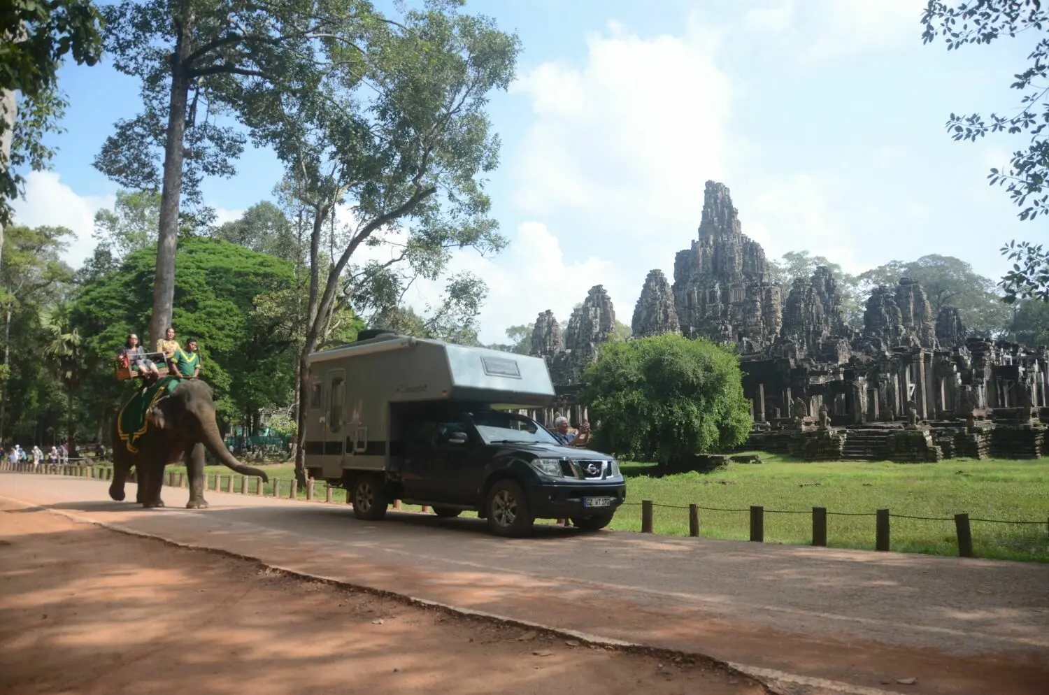 Die Tempelanlage vor der Stadt Siem Reap in Kambodscha. Dort setzt man offenbar auch auf andere Fortbewegungsmittel als aufs Auto.