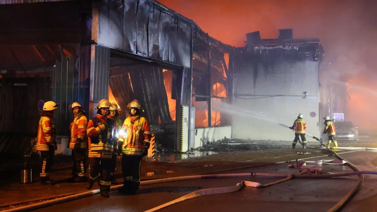 Bei Burgmaier in Allmendingen ist ein Brand ausgebrochen.