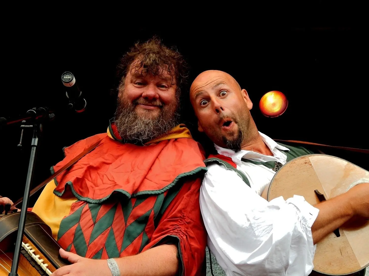 Das Duo Pampatut sorgt für Unterhaltung.⇥