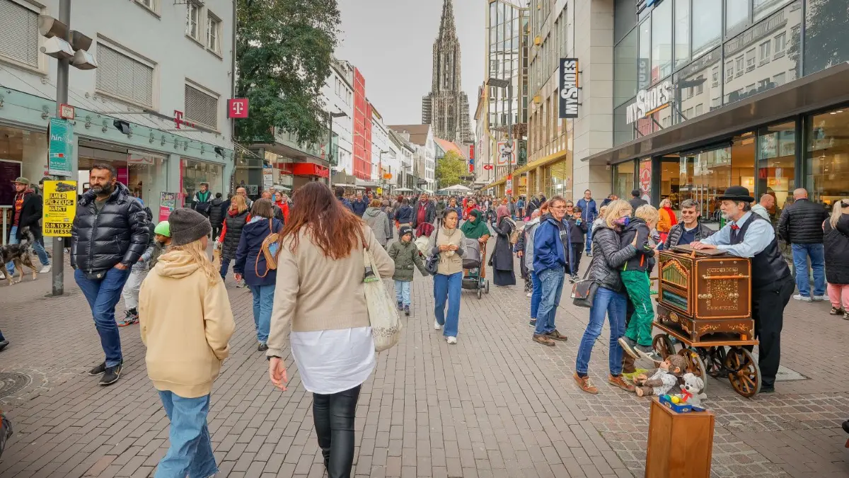 Events wie der verkaufsoffene Sonntag sind wichtig für die Ulmer Fußgängerzone.
verkaufsoffener Sonntag