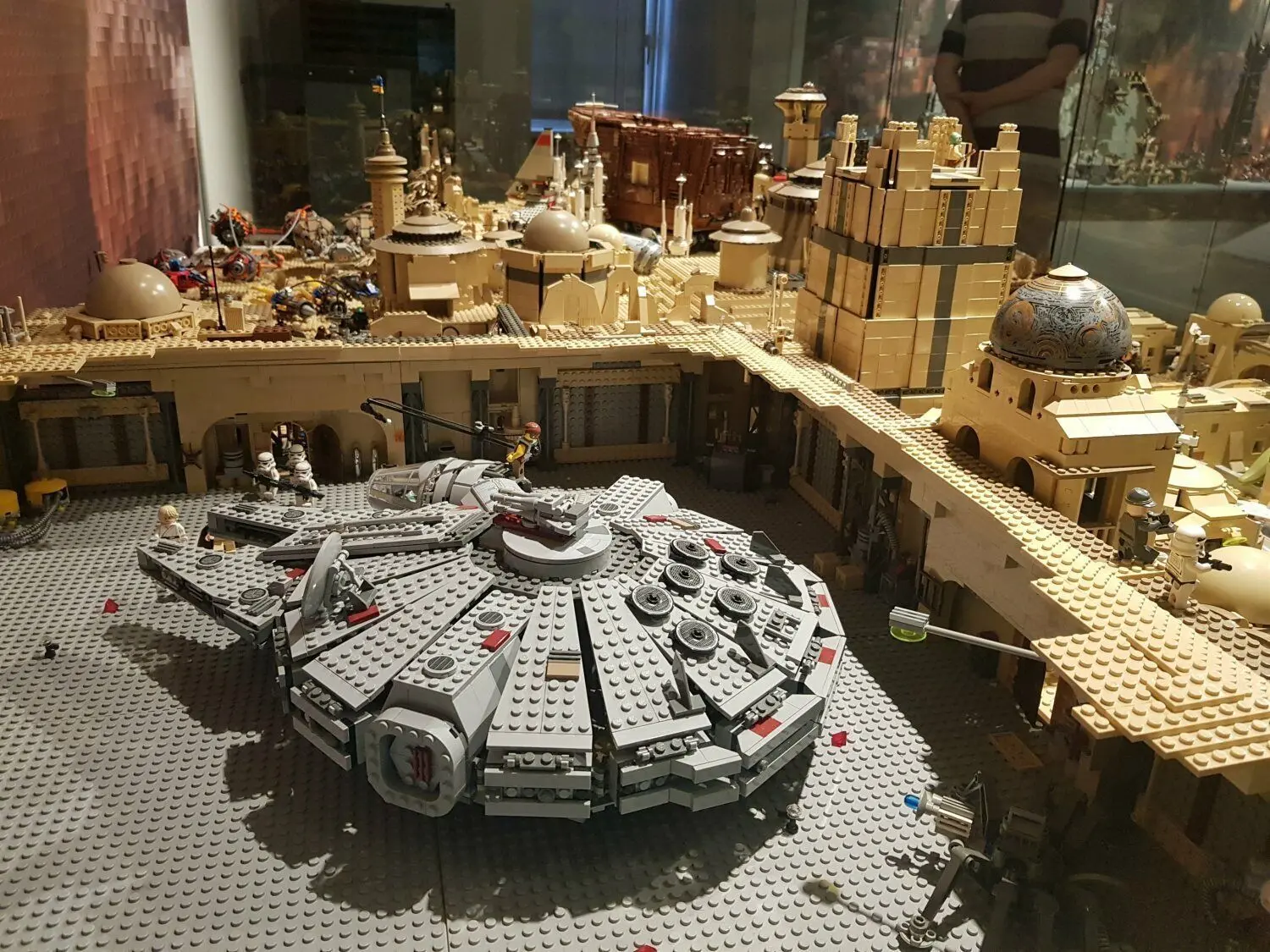 Flucht vor den Dinos aus Jurassic Park – oder ein Flug mit dem Millenium-Falken? In Lego ist das alles möglich – für Groß und Klein.