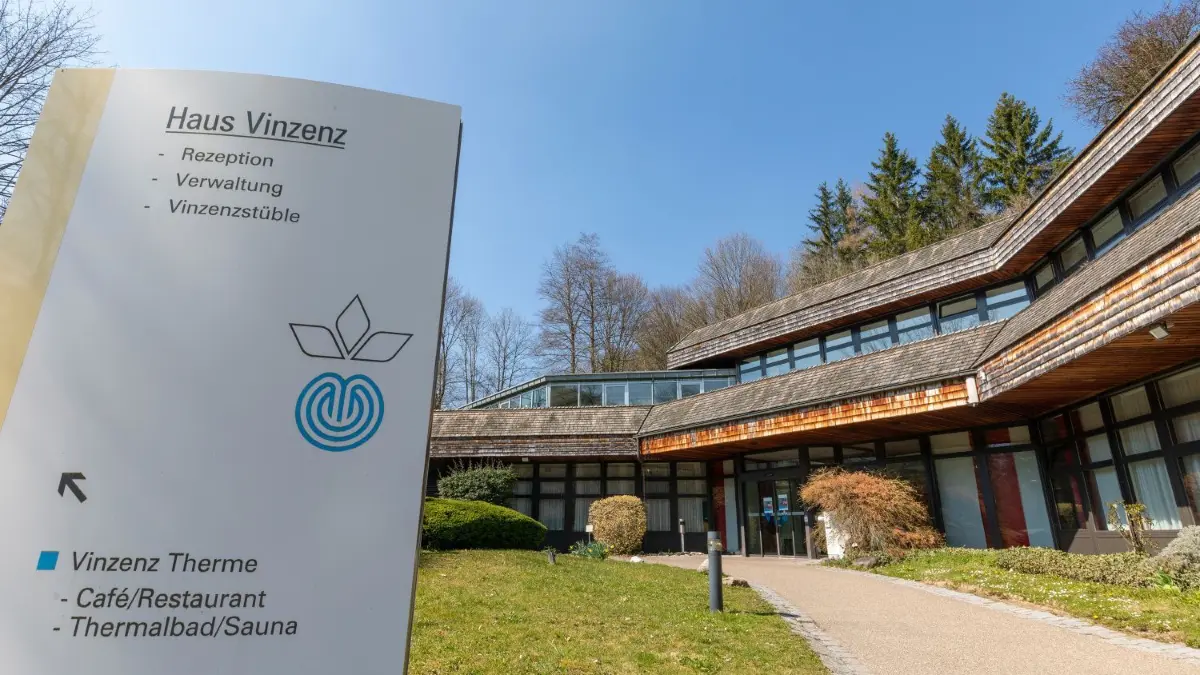 Die Vinzenz-Klinik in Bad Ditzenbach könnte in ein Reservekrankenhaus umgewandelt werden. Ein entsprechender Antrag ist beim Sozialministerium des Landes gestellt.⇥
Bad Ditzenbach - Vinzenz-Klinik