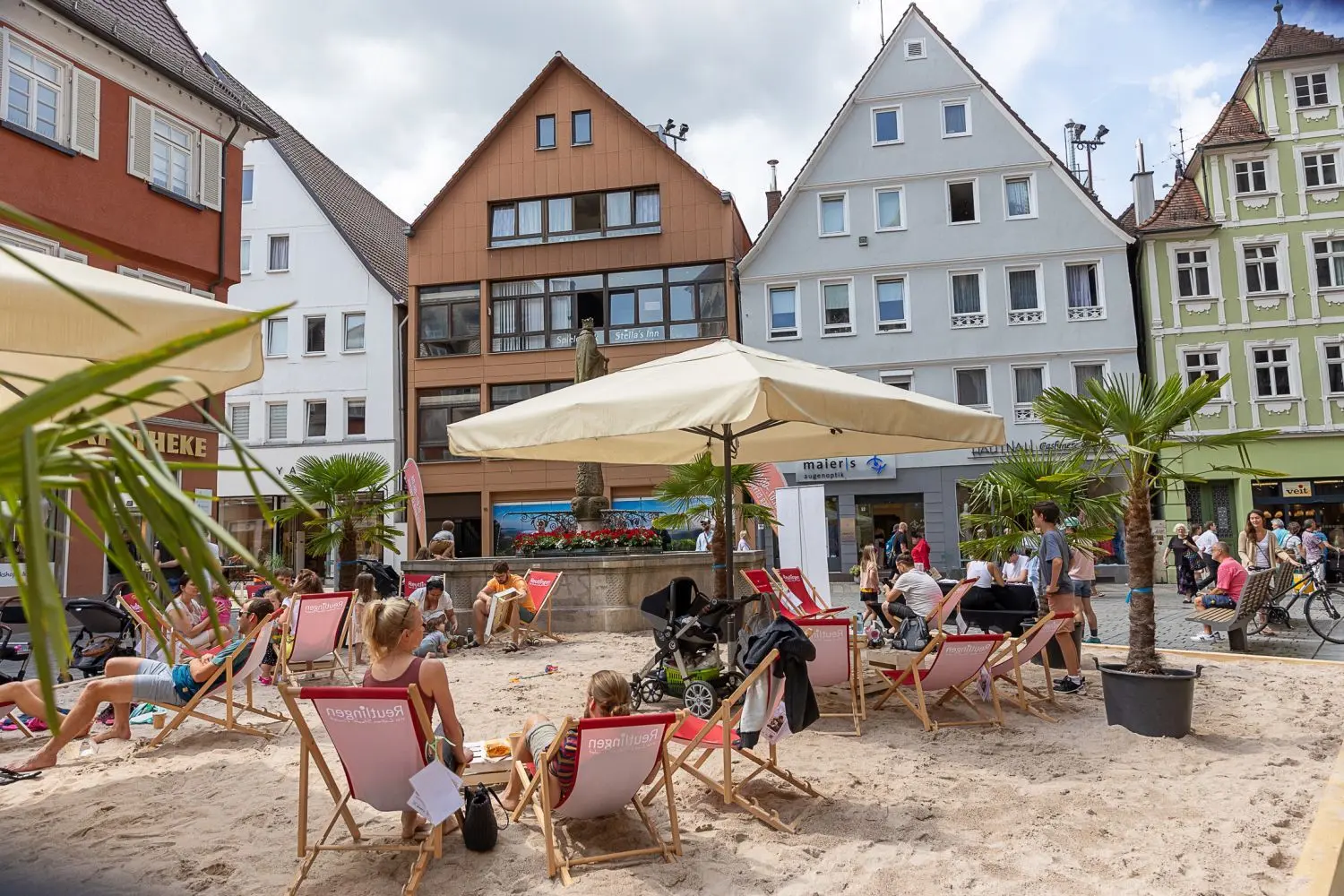 Urlaubsfeeling mitten in der Stadt: Trotz Vandalismus zieht das Citymanagement eine positive Bilanz, das Angebot Citybeach wurde in den vergangenen Wochen sehr gut angenommen. ⇥