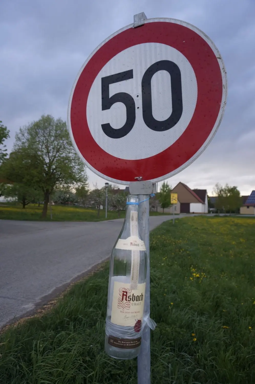 Willkommen in Asbach: Wo man sich befindet, erkennt man auch ohne Ortsschild.⇥