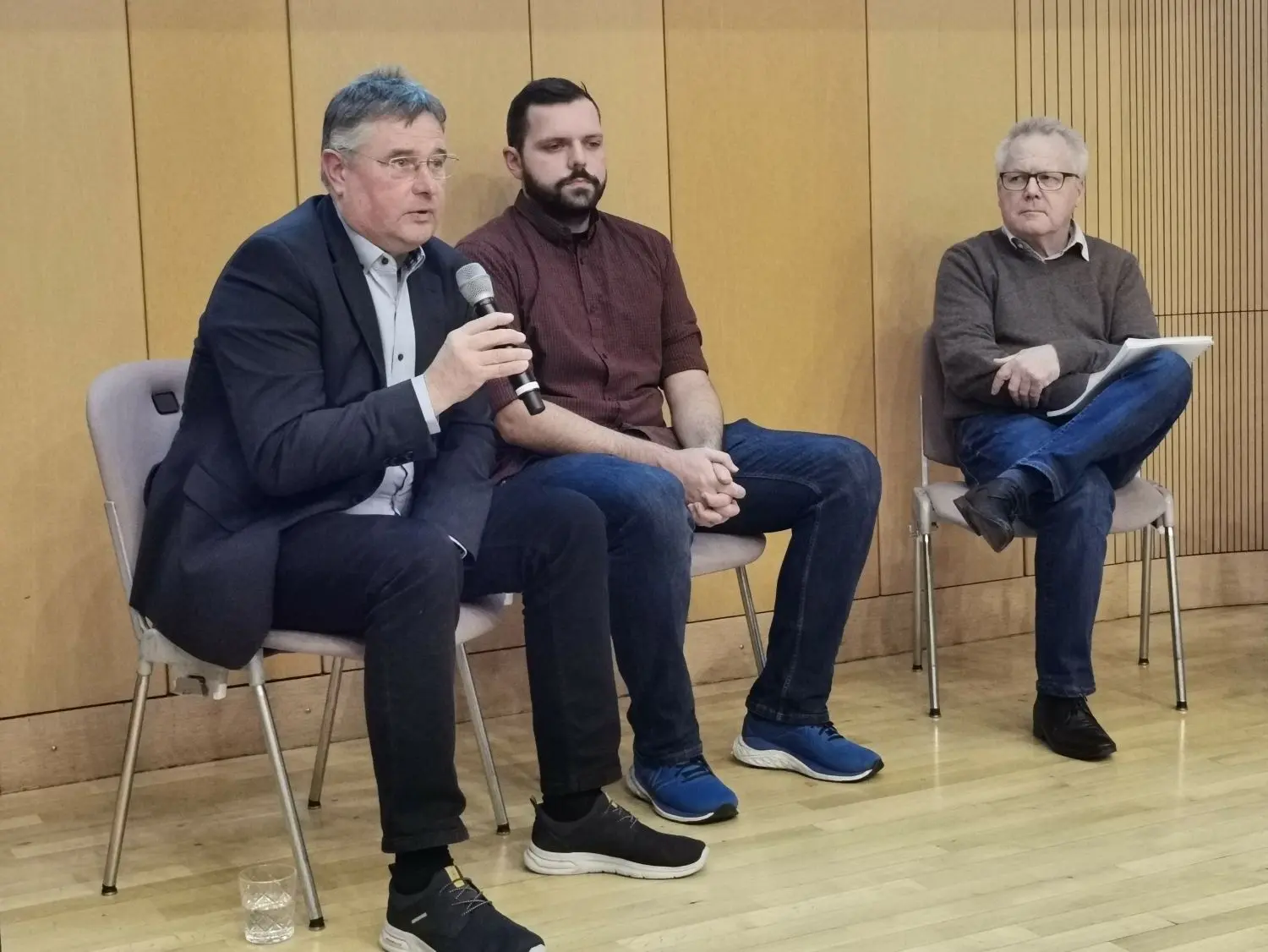 Roland Mäckle von der Energieagentur, Nils Hägele vom Ingenieurbüro und Andreas Erwerle von der Stadt (von links) stellten den kommunalen Wärmeplan und das Gebäudeenergiegesetz vor.