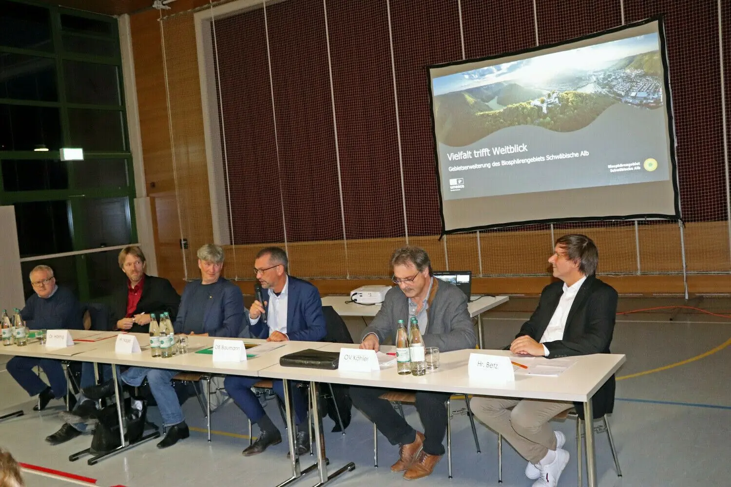 Andreas Erwerle, Dr. Volker Häring, Achim Nagel, Oberbürgermeister Alexander Baumann, Alfons Köhler und Ortschaftsrat Joachim Betz (von links) bei der Informationsveranstaltung zur Erweiterung des Biosphärengebiets.