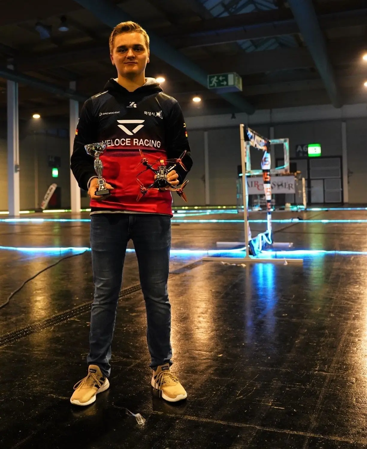 Vor zwei Jahren erst hat Jonas Holzapfel FPV Drone Racing entdeckt, aber ist bereits Fünftplatzierter der Deutschen Meisterschaften.⇥