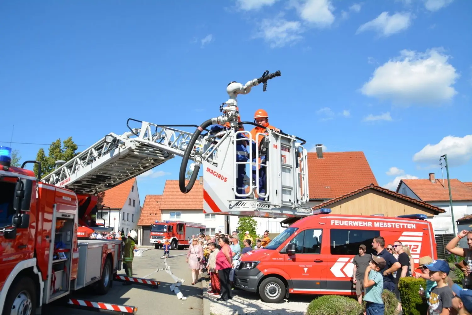Zum Programm des Festwochenendes gehörte auch eine Feuerwehrübung, die erfolgreich absolviert wurde. ⇥