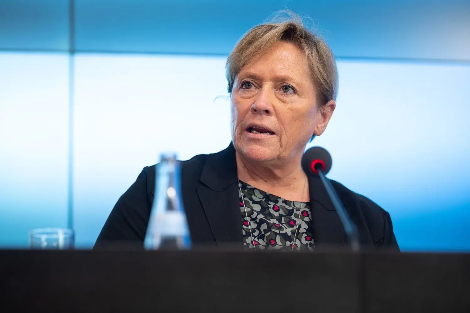 Kultusministerin Susanne Eisenmann (CDU) fordert Aufklärung bezüglich der Qualität der Masken für Lehrer.
