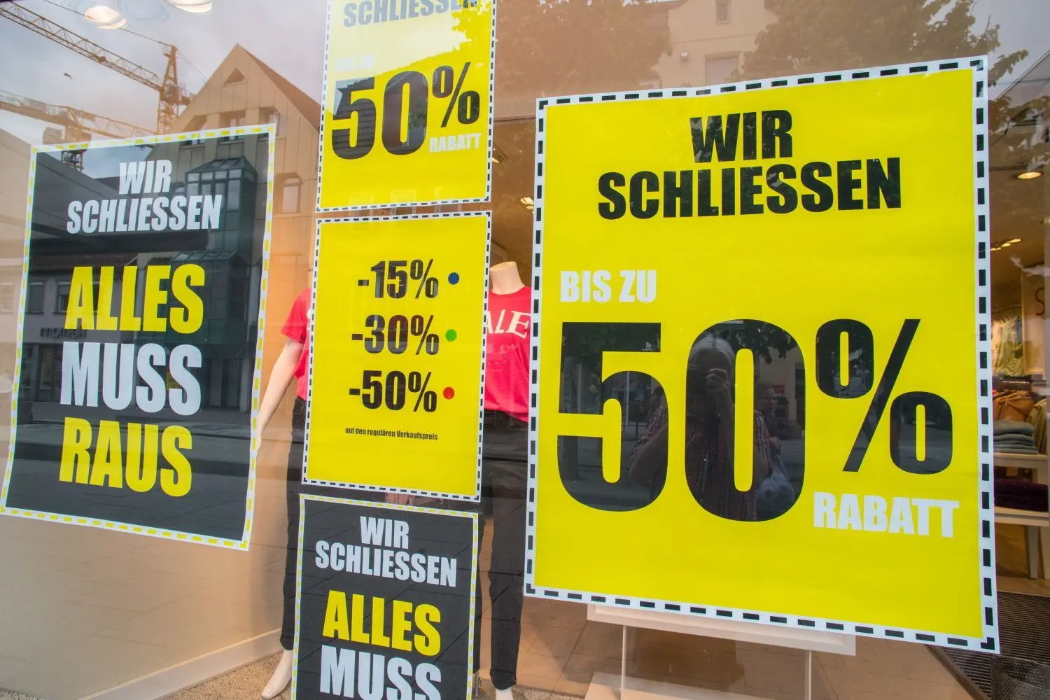 Letzte Amtshandlung vor der Schließung: Alles muss raus. Auch im Gaildorfer Einzelhandel herrscht Fluktuation. Anfang nächsten Jahres werden zwei alteingesessene Geschäfte endgültig schließen. ⇥