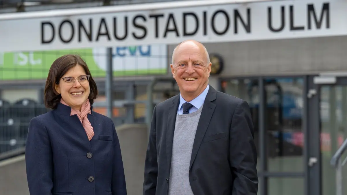 In ihrer Verantwortung liegen die städtischen Sportanlagen: Stefanie Maier und Gerhard Semler.
Ulm SSV Fußball, Ist das Donaustadion bereit für den Aufstieg?
