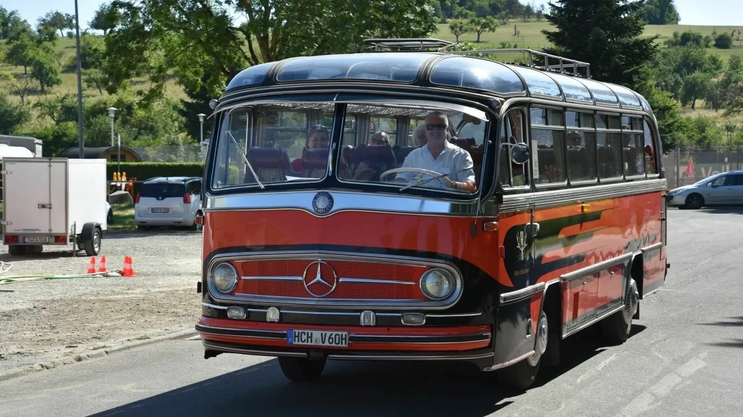 Am Hechinger Festwochenende im Einsatz ist ein schmucker Oldtimer-Reisebus von Wiest und Schürmann aus dem Jahr 1960.