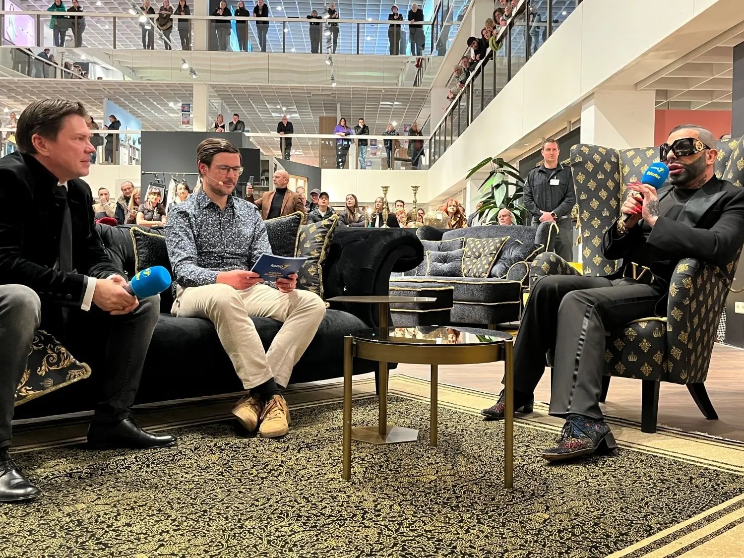 Designer Harald Glööckler (rechts) hat mit Markus Winzer
