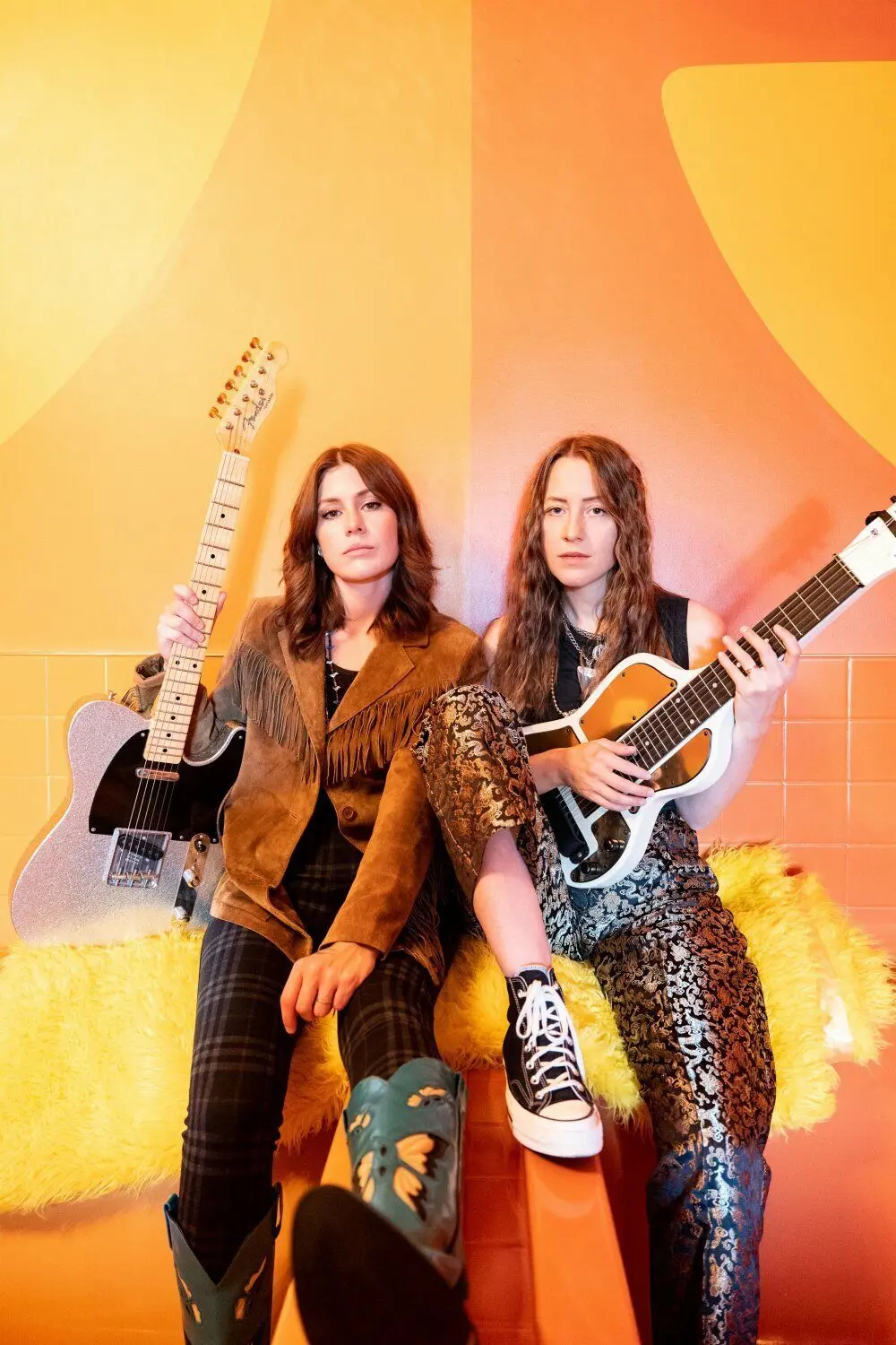 Southern Rock aus Frauenhand: Das Duo Larkin Poe macht das Zelt-Team happy.⇥