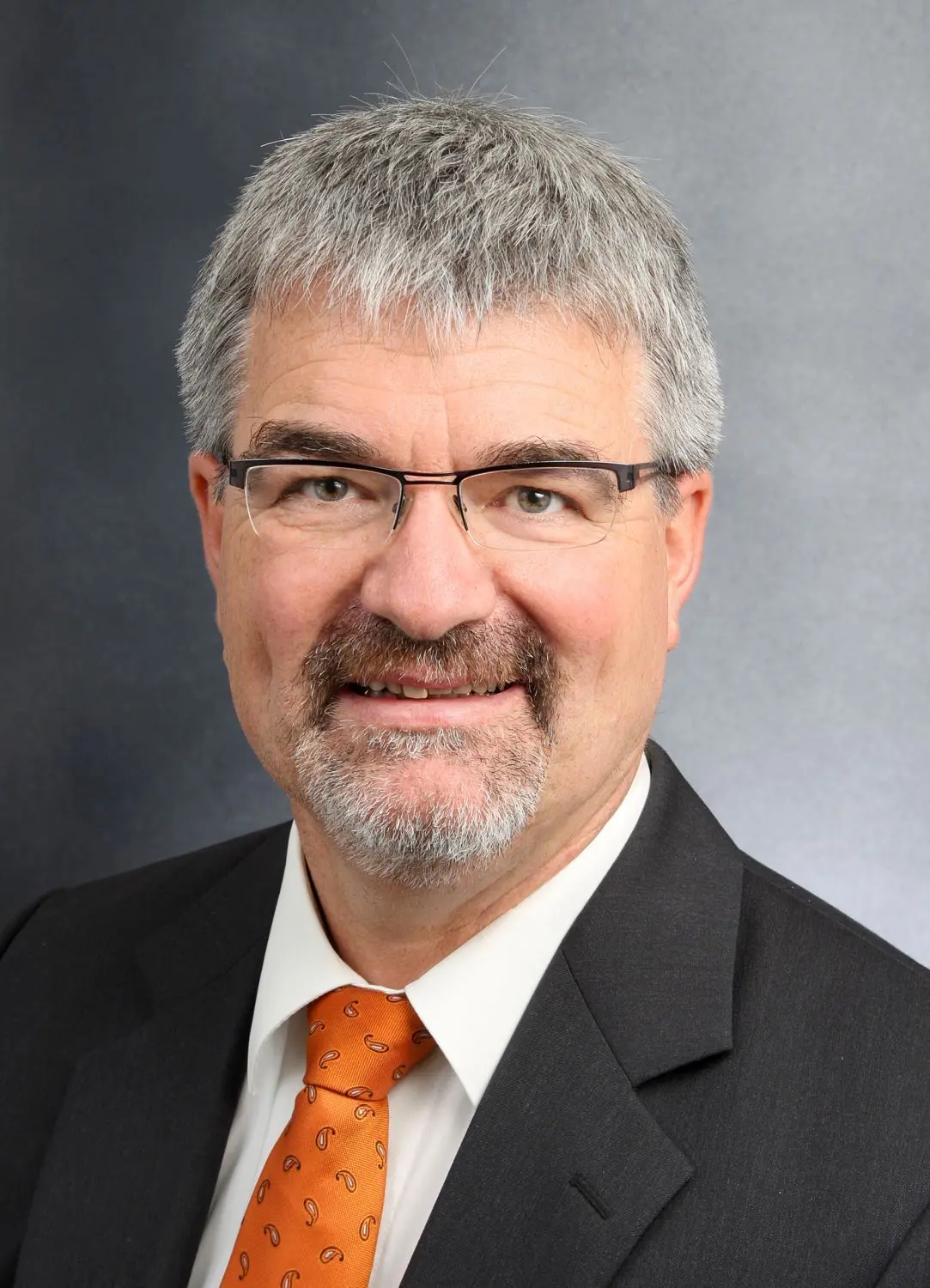 Martin Keller-Combé; leitender Mitarbeiter im Landratsamt, er kandidiert für den Posten des Bürgermeisters in Obersontheim.