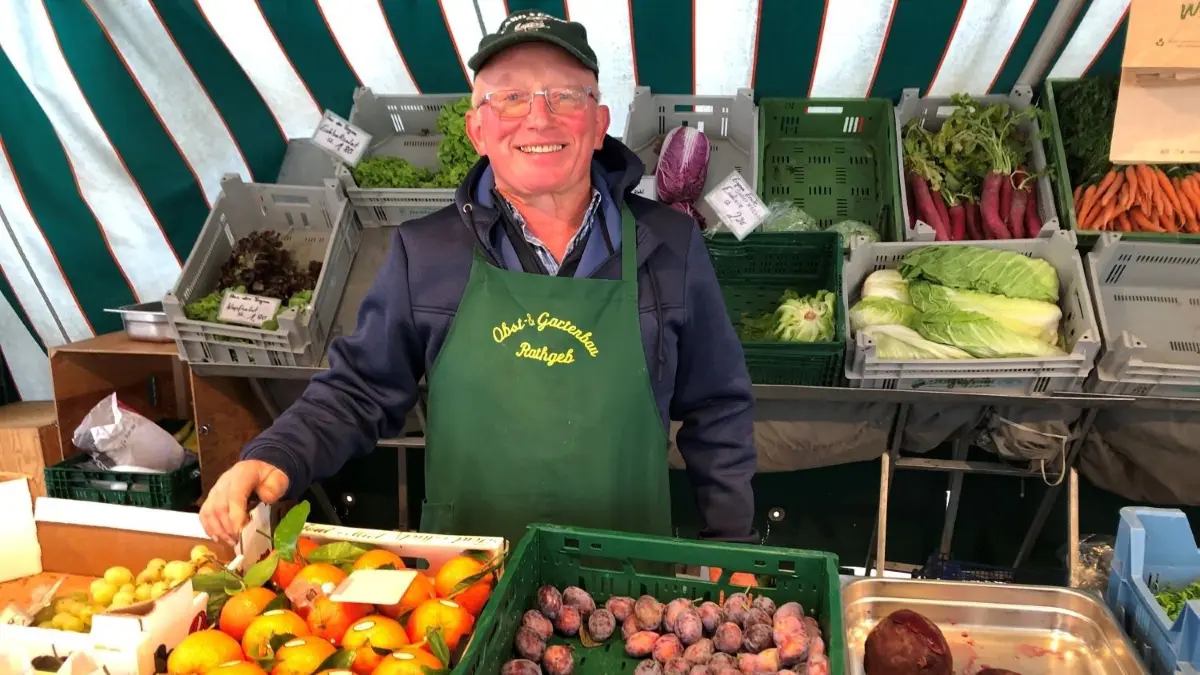 Seit fast drei Jahrzehnten steht Josef Rathgeb jeden Freitag auf dem Wochenmarkt in Dietenheim⇥