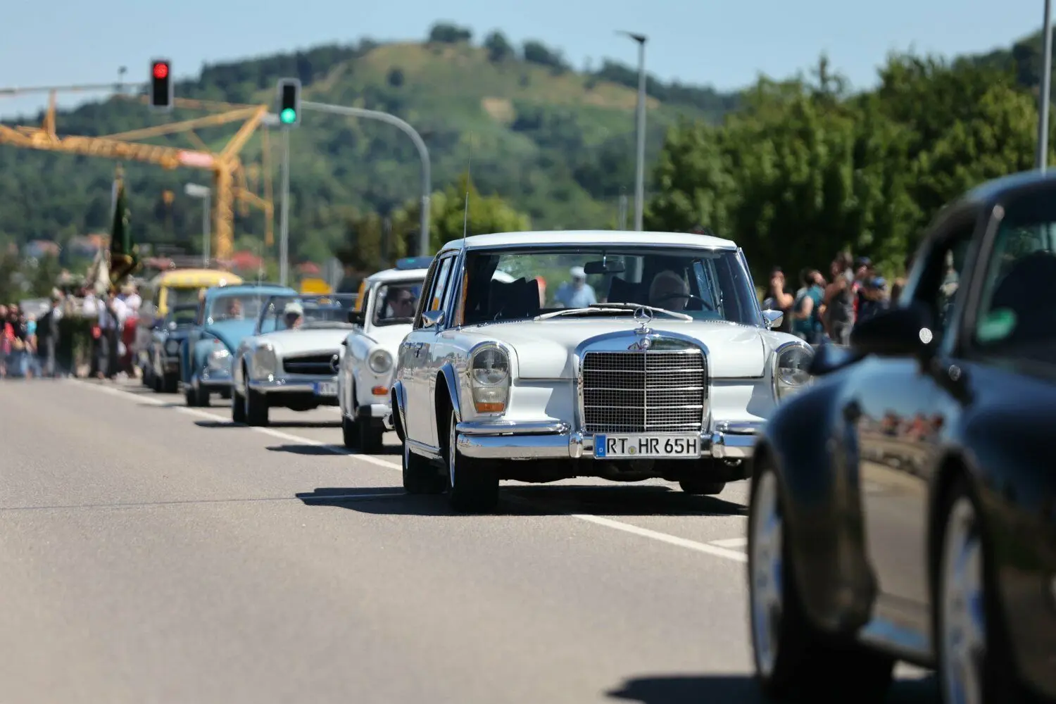 Die Motorworld beteiligte sich mit Oldtimern am Festzug.