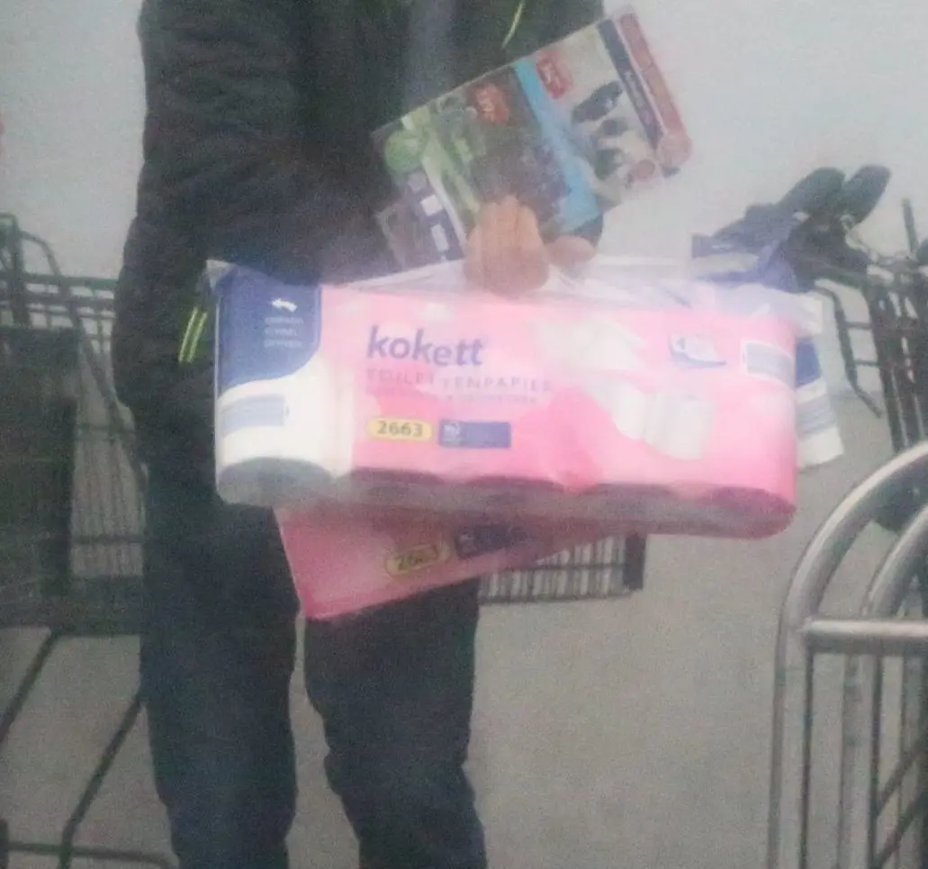 Des Deutschen liebstes Ding: Toilettenpapier. Heute im Discounter geholt und morgen mitunter im Internet angeboten.