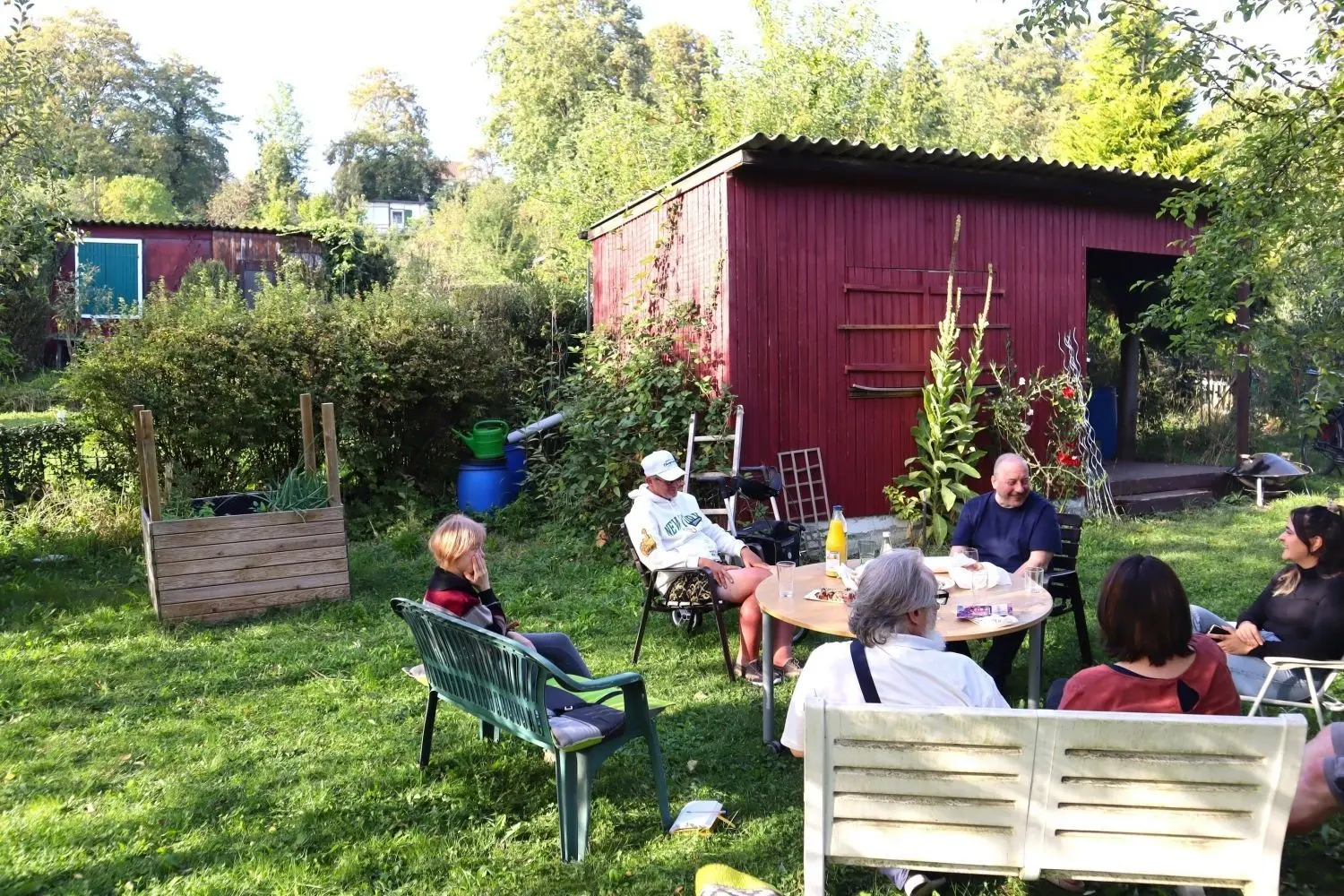 Bei der Gartengruppe geht es gesellig zu.⇥
