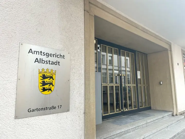 Gefährlich überholt – Lkw-Fahrer muss zahlen und ist Führerschein los