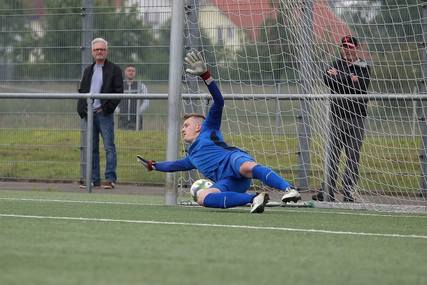 Rafael Wuttig verlässt den Oberligisten SSV Reutlingen Fußball und schließt sich dem Bezirksligisten TuS Metzingen an. Mit dem 19-jährigen Torwarttalent wollen die zurückgefallenen Ermstäler in der Bezirksliga Alb ein paar Tabellenplätze nach oben klettern.⇥