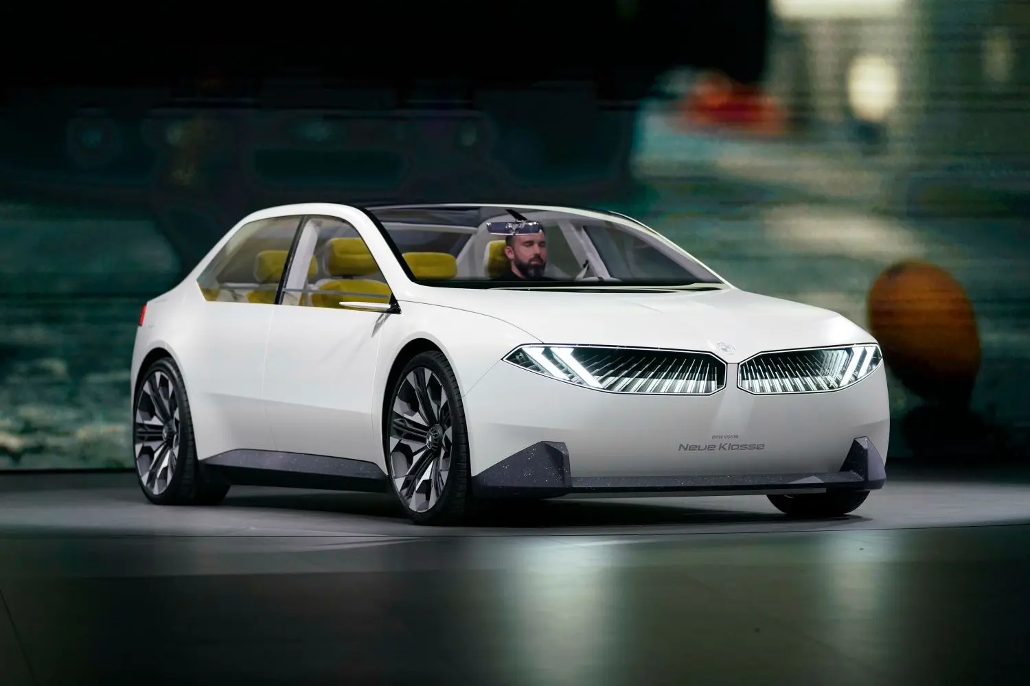 Ein BMW der „Neuen Klasse“ mit Elektroantrieb.