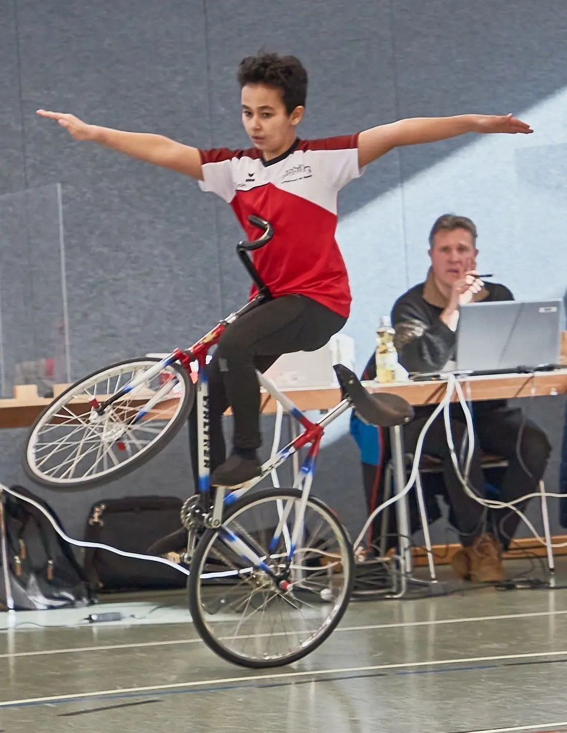 Elijah Beck vom RV Trillfingen beim Lenkersitzsteiger.⇥