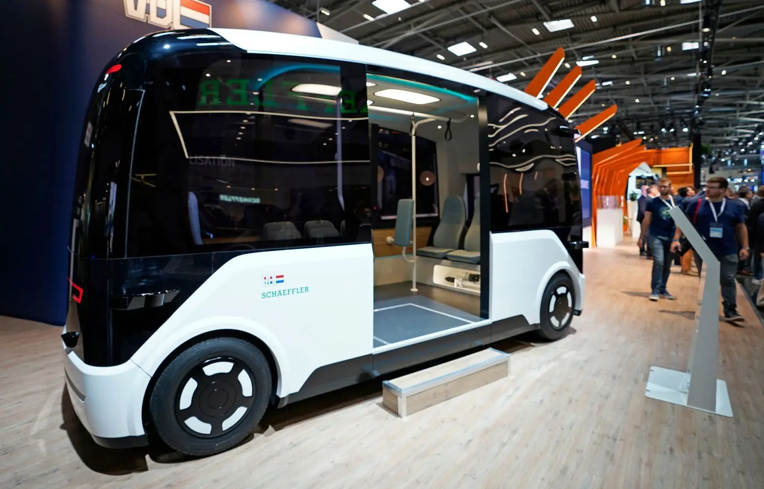 Auch das gibt es zu sehen: Ein autonomes Fahrzeug der Schaeffler AG.