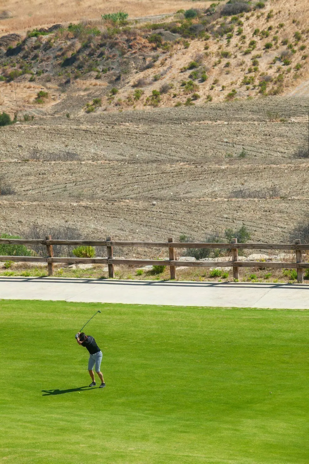 Grün soll der Platz aussehen. Golfer werden sich an braunes Gras gewöhnen müssen.⇥