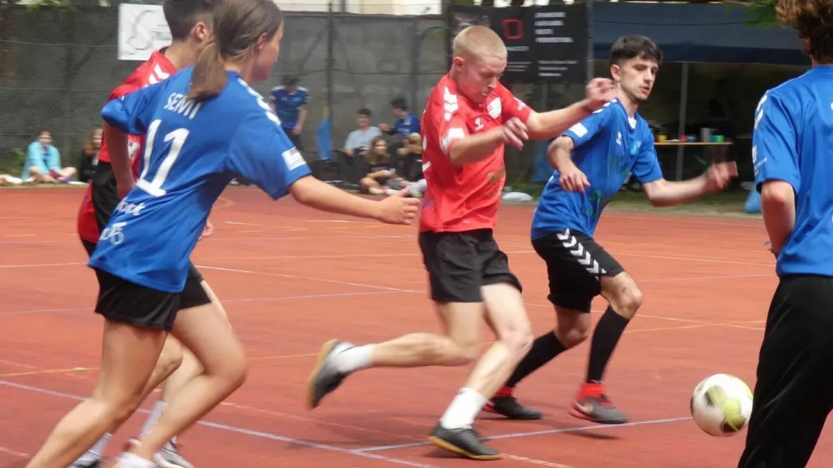 Beim 24 Stunden-Kick siegte das Team des Evangelisches Jugendwerks.⇥