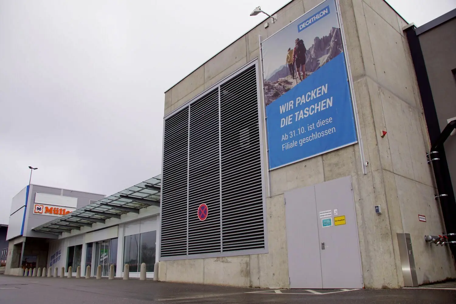 Das ehemalige Decathlon in Senden am Iller Center steht nach wie vor leer.⇥