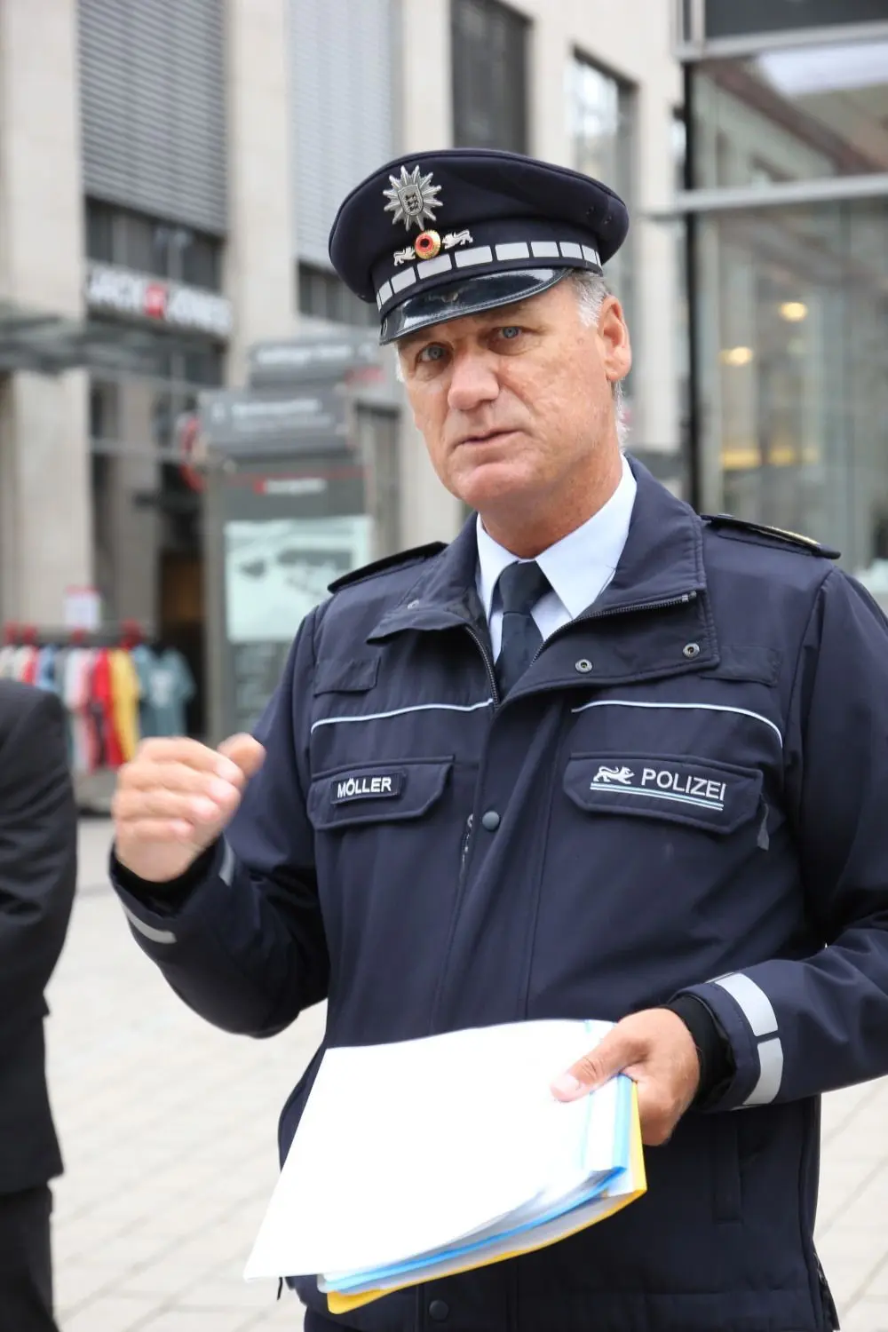 Die Polizei müsse „grundsätzlich versammlungsfreundlich agieren“, sagt Polizeipräsident Reiner Möller.⇥