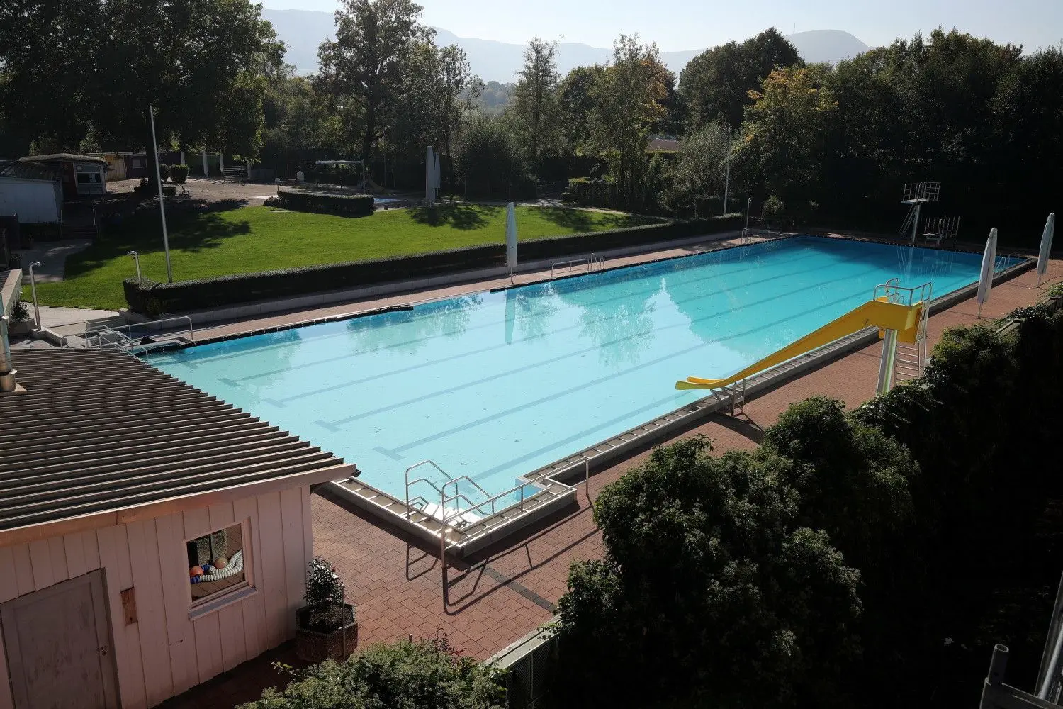 Die Bürgerinitiative möchte die alten Standorte von Hallen- und Freibad aufgeben.
