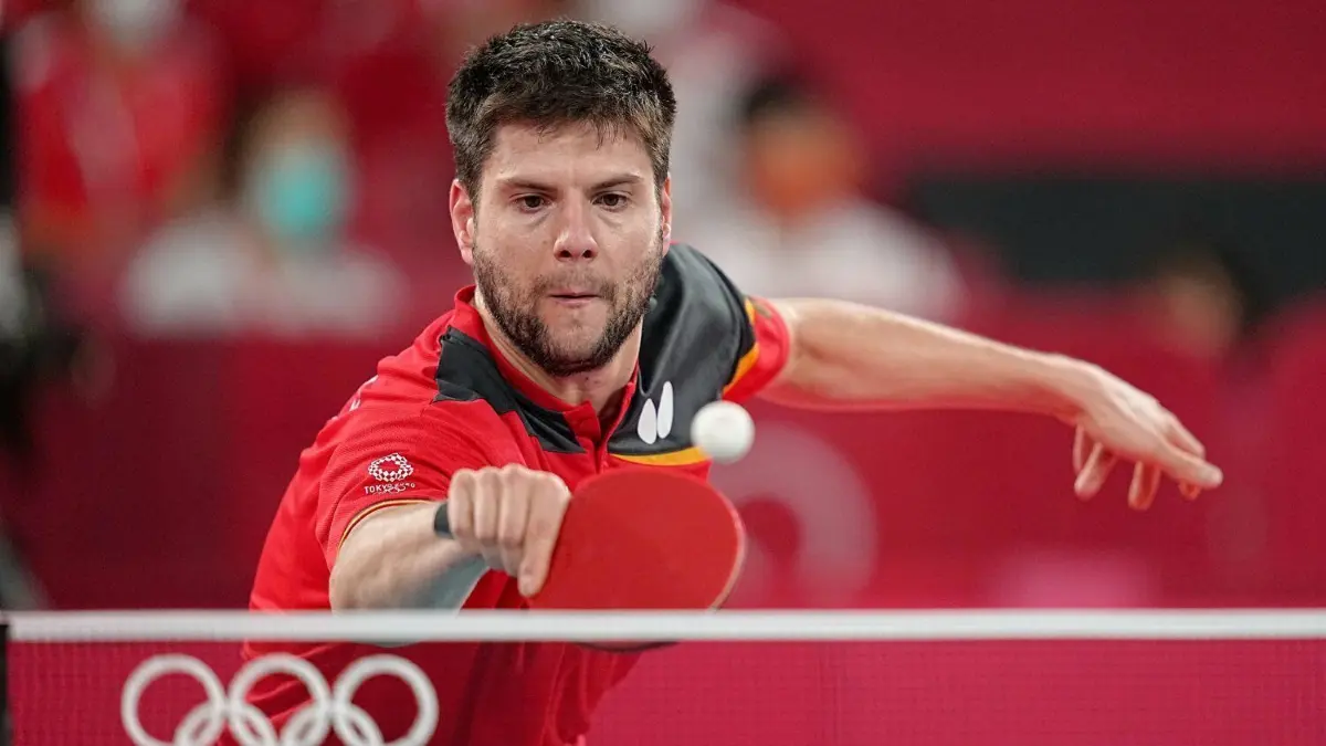Holte Bronze bei Olympia, ist die Nummer eins in Deutschland und spielt nun für den TTC Neu-Ulm: Dimitrij Ovtcharov. /
Tischtennis/Mannschaft, Männer: Olympia, Taiwan - Deutschland, Viertelfinale, im Tokyo Metropolitan Gymnasium. Dimitrij Ovtcharov aus Deutschland. (zu dpa: "Deutsche Tischtennisprofis in Bestbesetzung zur WM nach Houston") +++ dpa-Bildfunk +++