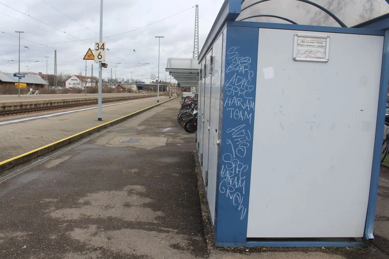 Auch Grafitti-Schmierereien finden sich an vielen Ecken.