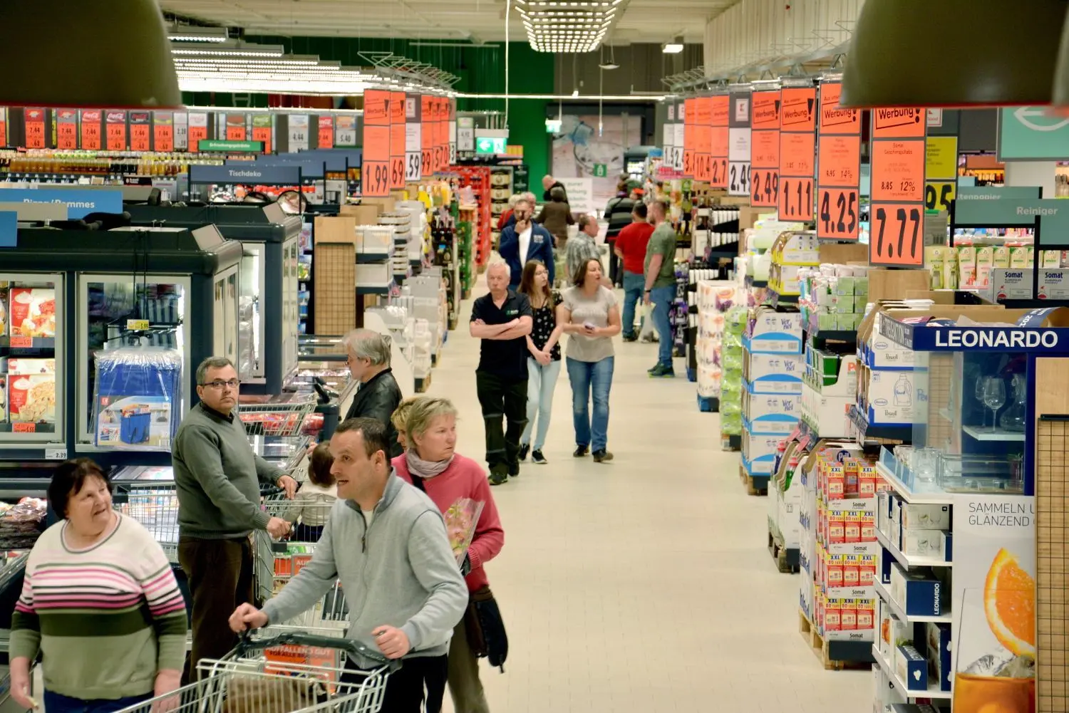 Am ersten Verkaufstag in der modernisierten Kaufland-Filiale in den Geislinger Neuwiesen greifen die Kunden zu: Das Unternehmen lockt in der Eröffnungswoche mit besonderen Angeboten. ⇥