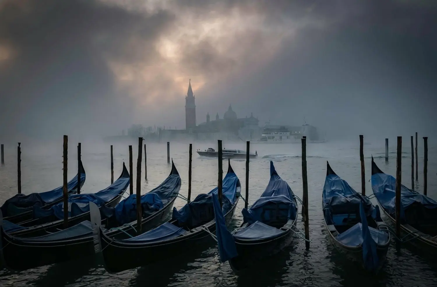 Venedig im winterlichen Nebel: Der Schriftsteller Daniel Schreiber hat für sein neues Buch „Die Zeit der Verluste“ mehrere Wochen in der Lagunenstadt verbracht.⇥