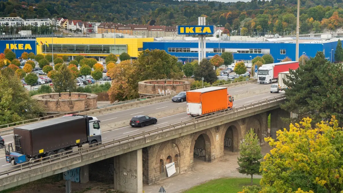 Am Freitagmorgen ist es auf der B10 in Ulm zu einem Unfall gekommen. Die Infos dazu hier.
B10 führt über das Blaubeurer Tor