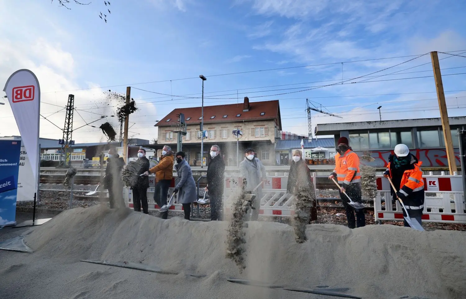 Spatenstich: Der Metzinger Bahnhof wird für 10,5 Millionen Euro umgebaut.