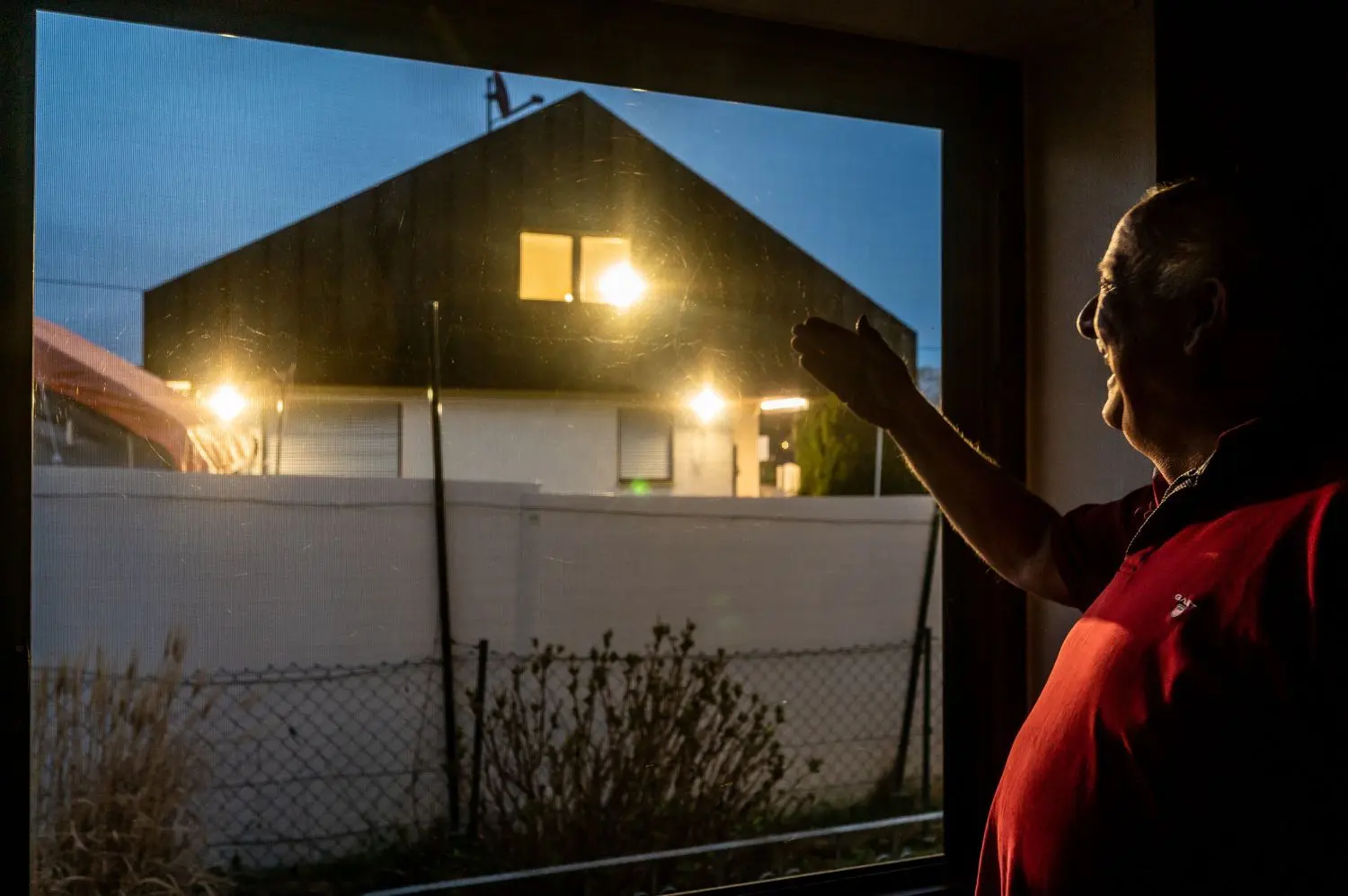 Auch das Schlafzimmer von Hans-Joachim B. wird angestrahlt.