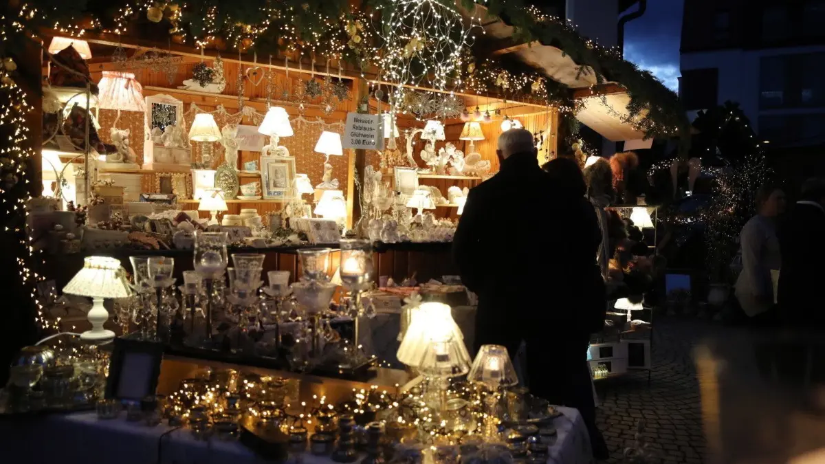 50 Hütten bildeten in diesem Jahr das Weihnachtsdorf auf dem Kelternplatz
metzingen weihnachtsmarkt mit samstag 2018