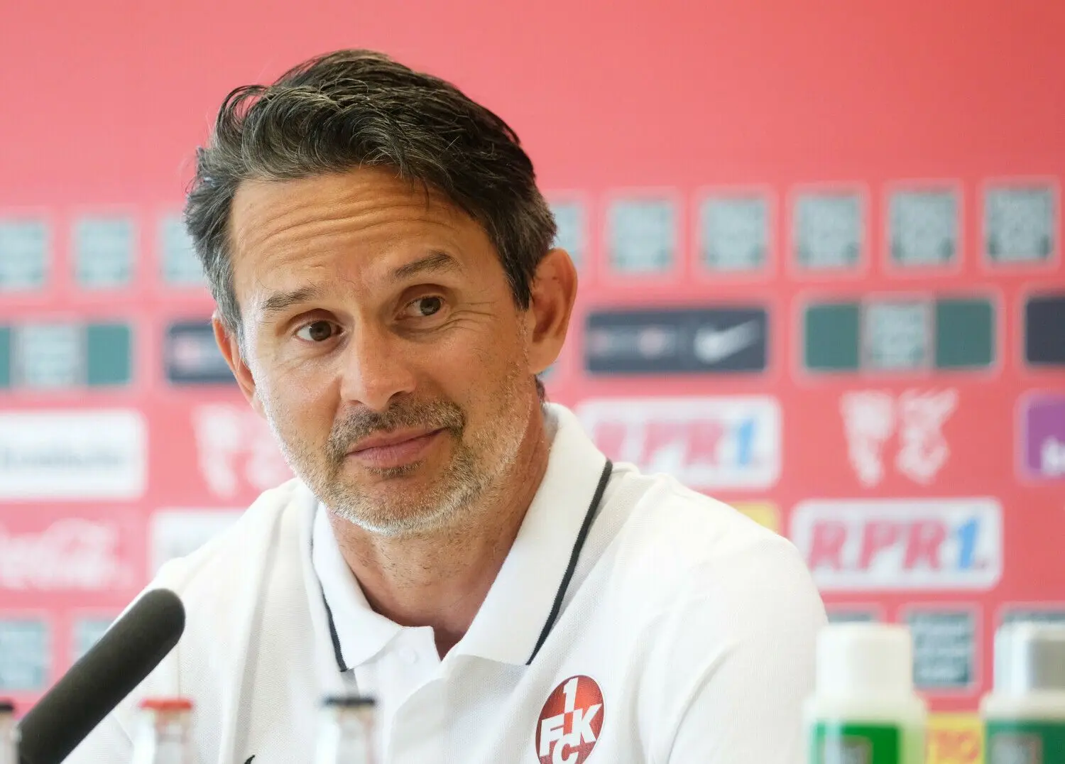 Dirk Schuster soll den 1. FC Kaiserslautern über die Relegation wieder in die 2. Bundesliga führen.