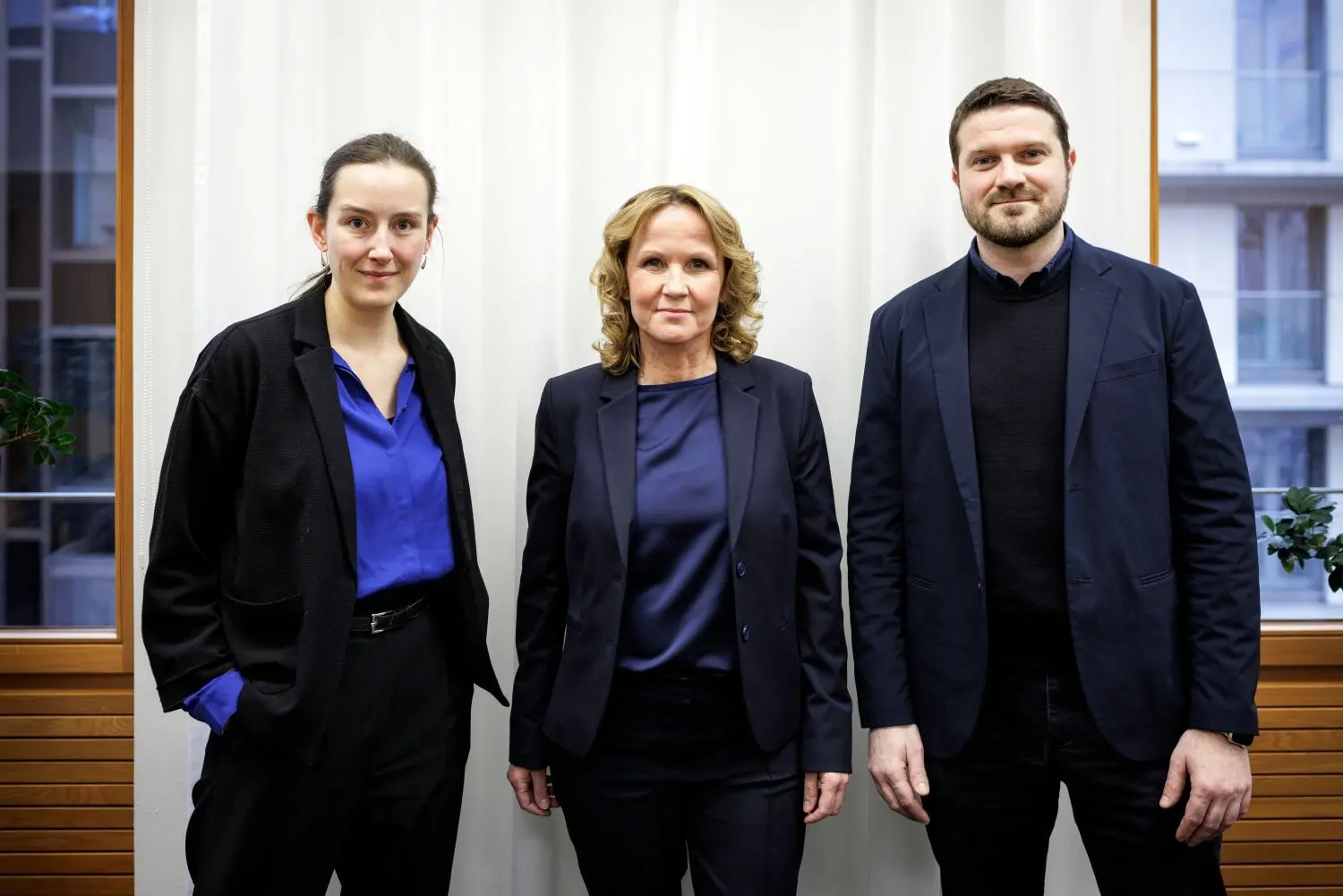 Rebekka Wiese und Igor Steinle mit Steffi Lemke.