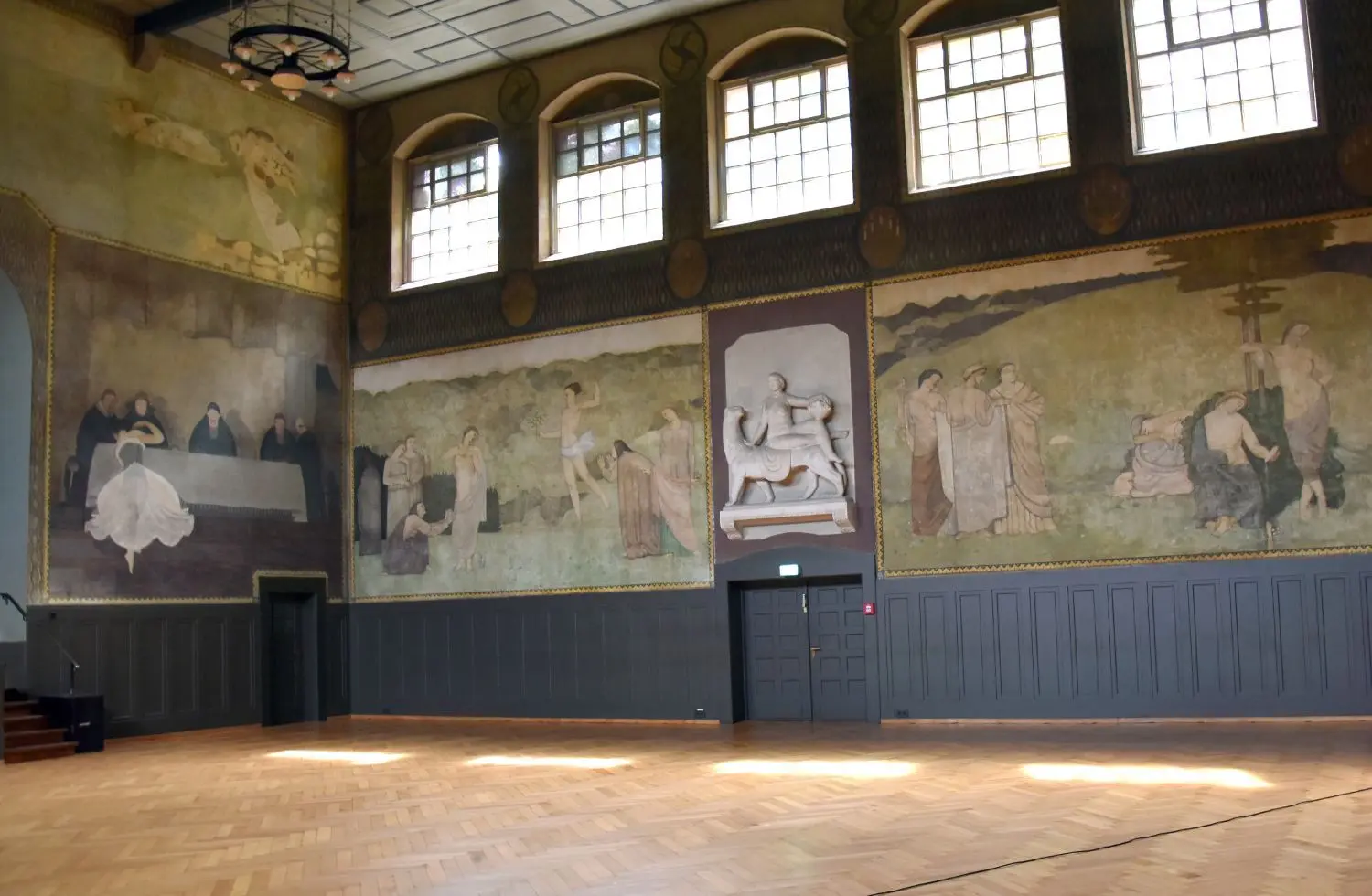 Die bekannten Jugendstilhallen, erbaut 1907 vom damaligen Stararchitekten Theodor Fischer (1862 bis 1938), sind mittlerweile so gut wie komplett renoviert. ⇥
