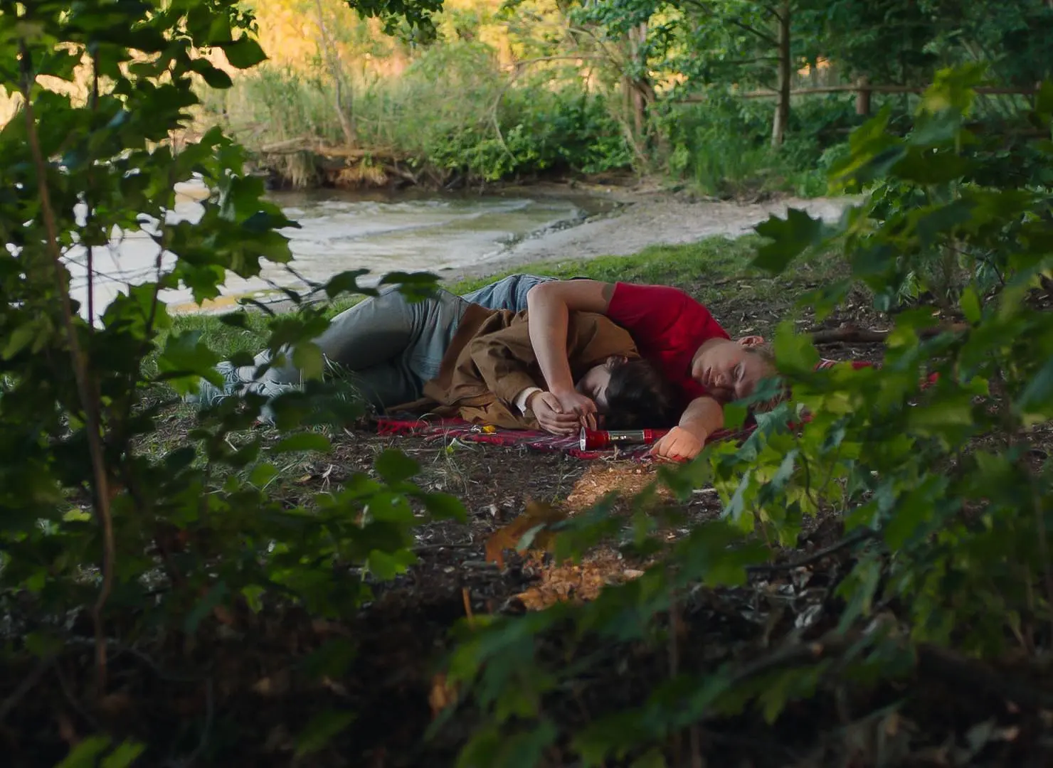 Katja (16) aus Westberlin und Thorben (17) aus Kleinmachnow in der DDR verlieben sich: Der Film „Im Niemandsland“ ist der große Gewinner bei den Biberacher Filmfestspielen 2019.