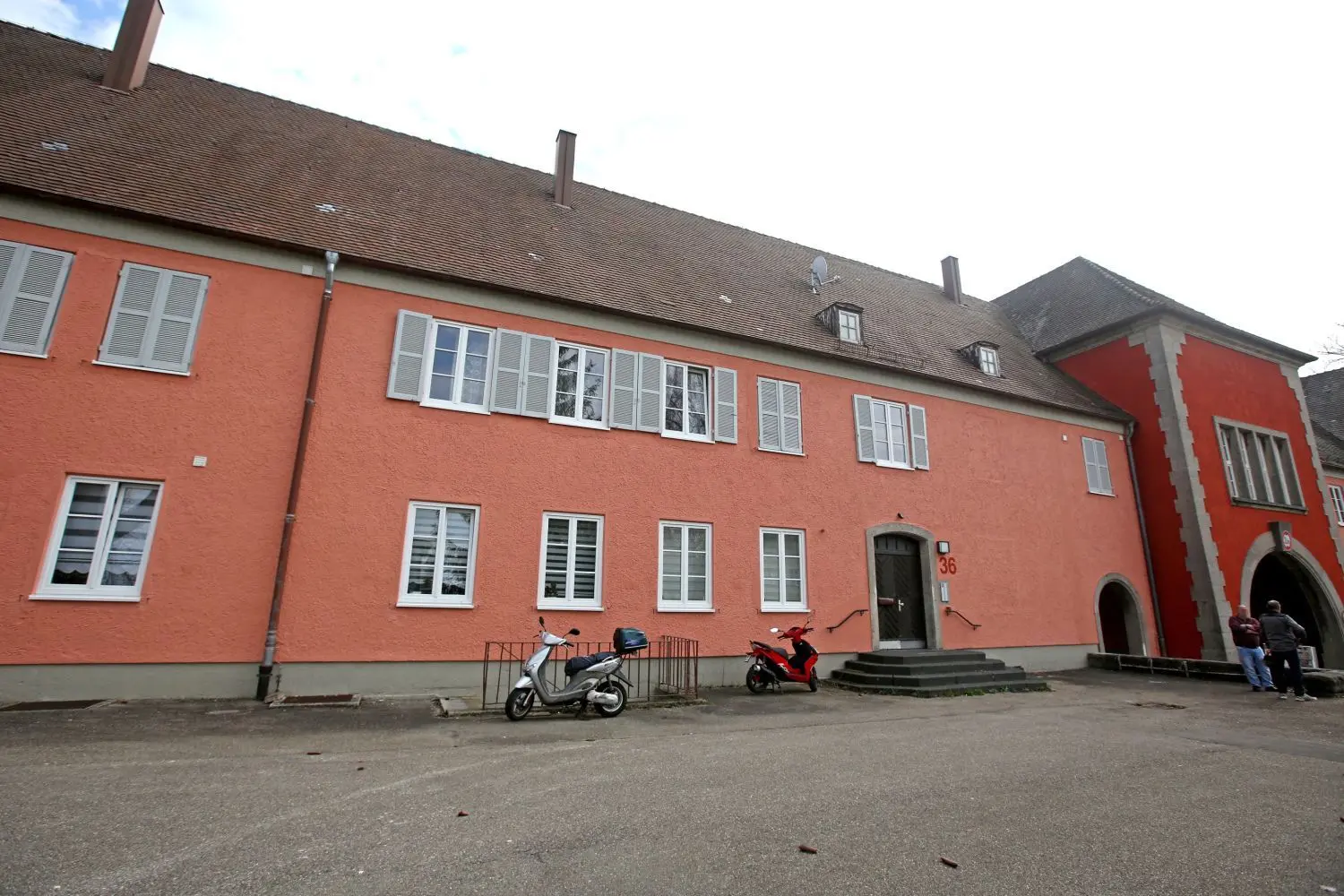 Die Gebäude in der Burgbergstraße in Crailsheim werden nun auch im Dachbereich bewohnbar gemacht.⇥