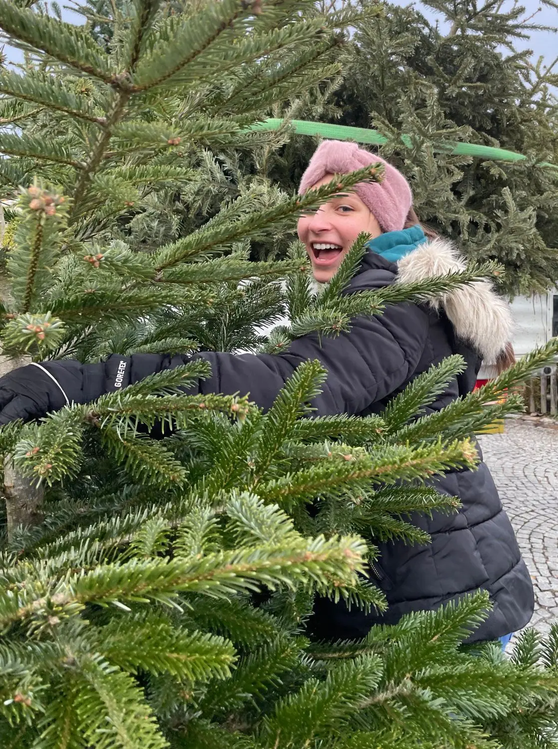 Eine Plackerei? Gewiss. Aber Spaß macht die Baumabholung zwischendrin ebenfalls!