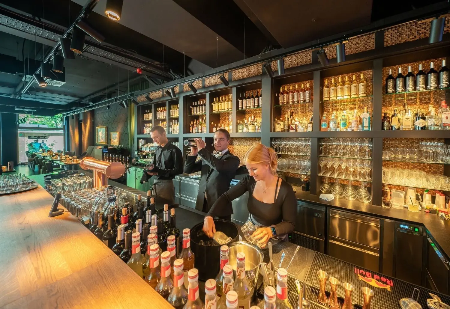 Eine riesige Bar gehört auch zum Abacco's.